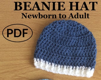 Könnte beinhalten: Zwei gehäkelte Mützen, eine blaue mit weißem Rand und eine hellblaue mit beigefarbenem Rand. Die Mützen liegen auf einer Holzoberfläche. Der Text "BEANIE HAT Newborn to Adult PDF" befindet sich oben im Bild. Der Text "Adele Uyan CROCHET" befindet sich unten im Bild.
