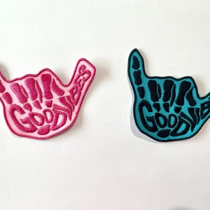 Mano de esqueleto con buenas vibraciones