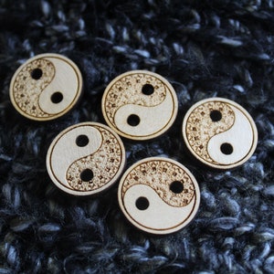 Yin Yang Botones de madera Dualismo Madera Naturaleza Taoísmo Paisley Botón Rústico Novedad Accesorios hechos a mano Flair Madera Cool Lindo Patrón de botón