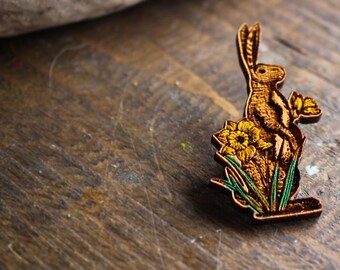 Hare Wooden Pin spring Irish daffodils equinox nature gift pin badge fan Flair Handmade Pyrography sustainable flowers outdoors wood natural