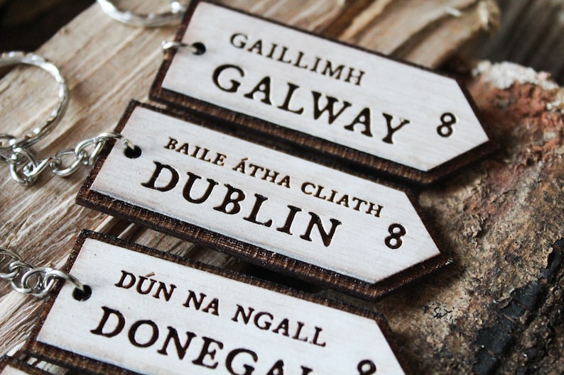 Sirish Keychains Irish Road Sign Wooden Keyrings Gift Location Road Sign Gaelic Engraved ...