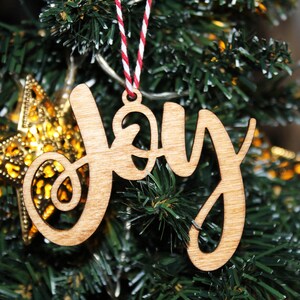 Alegría navidad madera bola de madera paz amor regalo ornamento palabras letras tarjeta única peculiar rústico preciosa media presente láser madera quemada