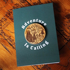 Tarjeta de felicitación y imán de madera cumpleaños de San Valentín amor madera hecha a mano Pyrografía aventura única reciclado dejando puertas amante de la naturaleza