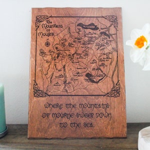 Estilo de fantasía mapa de madera de las montañas de Mourne cartel de madera del norte de Irlanda pirograbado de madera regalo rústico hecho a mano decoración del hogar irlandés