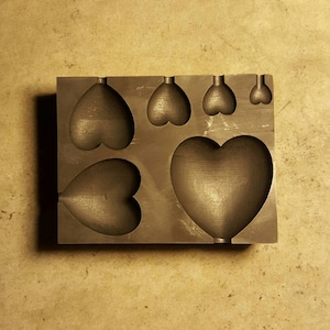 Graphite Mold: 6 different sized Hearts