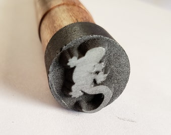 3/4" Graphite Gecko Stamp