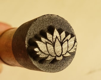 3/4" Graphite Lotus Stamp