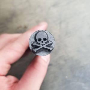 3/4" Graphite Skull and Crossbones Stamp