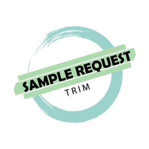 Peut inclure: Un cercle vert et bleu avec le texte "SAMPLE REQUEST TRIM" en noir.
