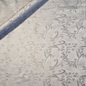 Tessuto jacquard per paramenti liturgici con motivo a croce e spighe - IERO 21