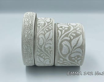 Passamaneria semimetallica Jacquard argento/bianco religiosa con foglie - larghezze 2,5-4 e 6 cm