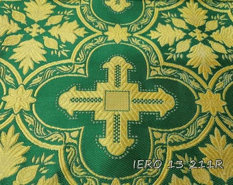 Pode incluir: Tecido verde com um padrão de cruz dourada. O tecido tem um padrão repetitivo de folhas e flores. O texto "IERO 113 211R" é visível no canto inferior direito.