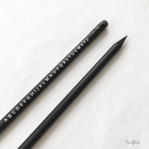 Bleistift mit dem ABC in schwarz oder weiß