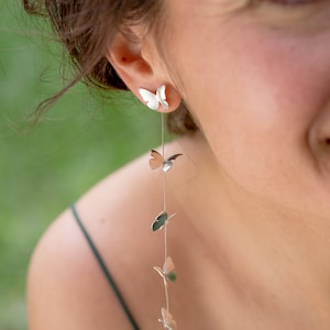 Pendientes mariposas volando, pendientes largos mariposa, joyería mariposa.
