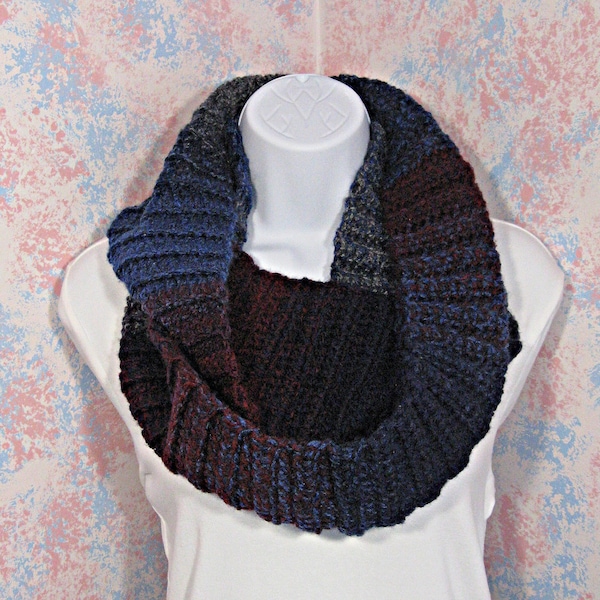 Crochet Womens Infinity Scarf in Self-Striping Blue Red Black Gray, Soft Acrylic Womens Loop Scarf, Versatile Long Circle Scarf Cowl