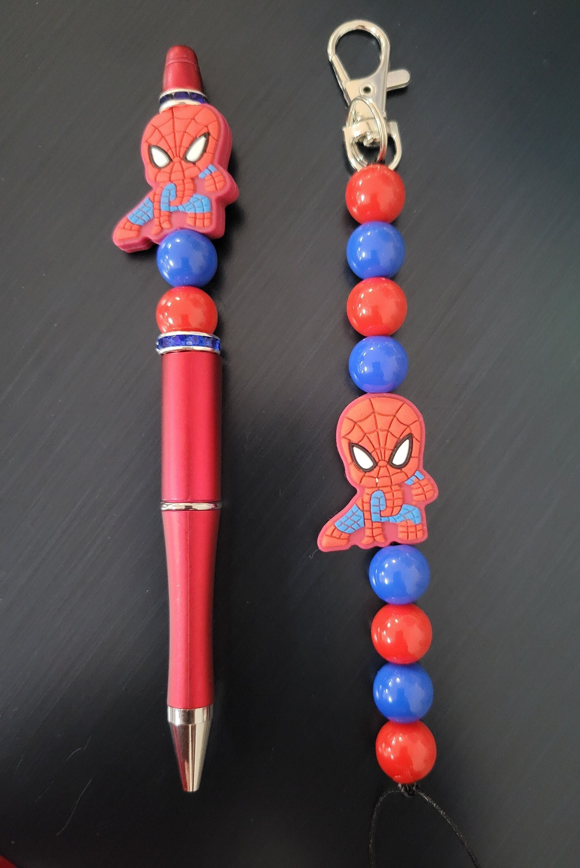 Spiderman Keychain & Pen Set-Key Ring Chain Keyring Black Ink Charm Fob Red Blue Backpack Superhero Web Slinger spider-man logo bag charm