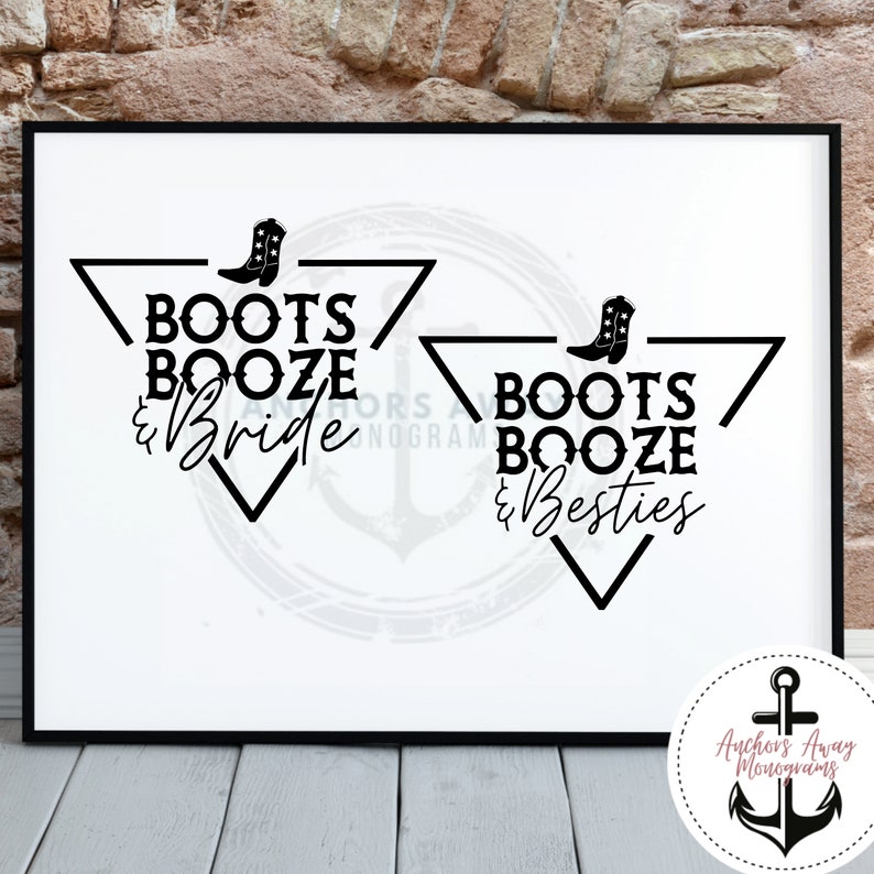 Puede incluir: Dos carteles en blanco y negro con forma de tri&aacute;ngulo y un gr&aacute;fico de bota. El texto en los carteles dice "Boots Booze & Bride" y "Boots Booze & Besties".
