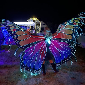 Capa de alas de mariposa de fibra óptica de arcoíris DELUXE