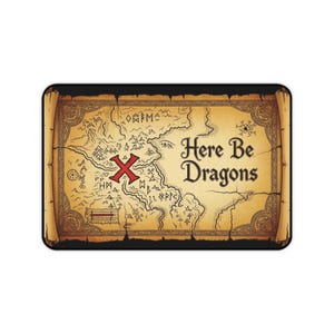 Vintage Fantasy Schreibtischmatte mit 'Here Be Dragons' Design, Gaming Mauspad, Bürodeko, einzigartiges Geschenk für Dungeons & Dragons Fans
