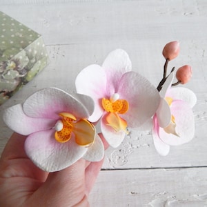 Bridal hair comb Flower hair clip Tropical wedding hair clip Floral hair piece Wedding headpiece Orchid hair comb Beach wedding party