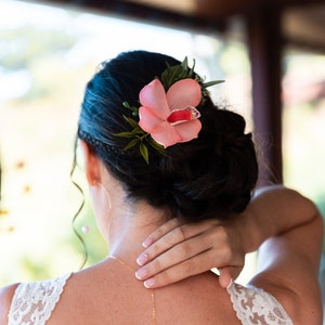 Blush pink flower orchid hair comb Tropical hair clip Hawaiian bridal hair piece Beach wedding headpiece