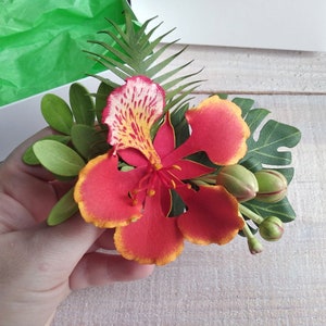 Tropical wedding hair piece Red flamboyant hair clip Monstera Puerto Rico wedding headpiece for bride Tropical hair comb Greenery head piece