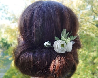 Bridal hair comb Floral headpiece Greenery wedding hair piece White flower hair comb Green olive leaf hair comb Ranunculus flower