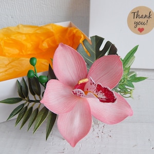 Hawaii flower hair clip Floral bridal hair piece Blush pink orchid hair comb Tropical wedding headpiece Monstera
