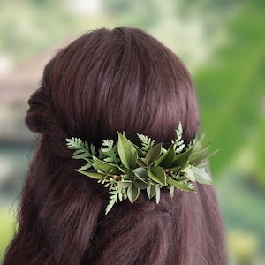 Bridal floral hair comb Greenery wedding hair piece Green leaf headpiece Fern hair clip