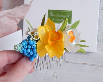 Spring wedding hair comb Blue yellow white flower hair comb Bridal hair piece Floral hair pin Daffodil hair clip Muscari