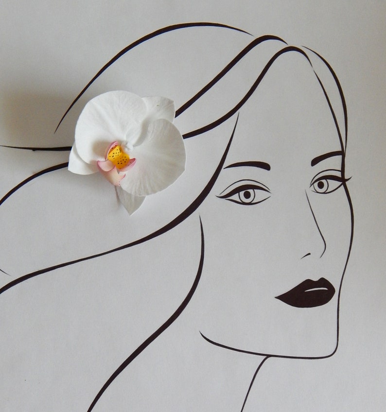 White orchid hair clip Wedding hair pin Tropical flower hair clip White hawaiian flower headpiece Hawaiian hair clip Beach wedding headpiece