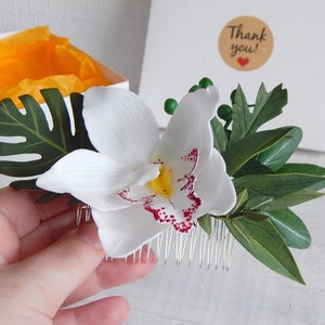 Tropical flower hair clip Beach wedding headpiece Orchid hair comb Monstera Hawaiian hair flower Floral headpiece bridal