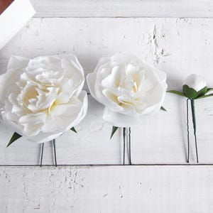 White flower hair pins Peony hair clip Peony hair pins Bridal floral hair piece Floral hairpiece Wedding headpiece Bridal hair pins