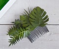 Tropical Wedding Hair Comb Tropical wedding hair piece Monstera hair clip Hawaiian hair comb Greenery headpiece Green leaf hairpiece Bridal
