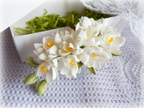 White wedding flower hair comb White bridal headpiece Floral
