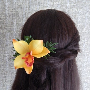 Tropical wedding hair comb for bride Floral hairpiece Yellow orchid hair clip Palm leaf hair piece Bridal headpiece