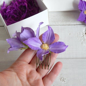 Purple wedding hair piece Bridal hair comb Minimalist Floral hair clip Wedding hair pin Violet flower headpiece