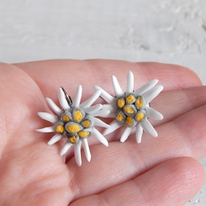 Edelweiss flower earrings Floral botanical earrings Bridesmaid earrings Mountain flower gift Bridal earrings