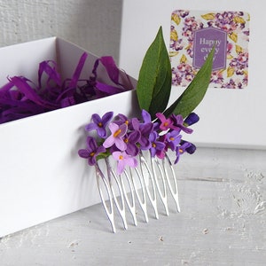 Flower girl proposal gift for wedding day Lilac flower hair comb Minimalist Purple wedding headpiece Bridal hair piece Floral hair clip