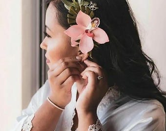 Blush pink orchid hair comb Hawaii flower hair clip Tropical wedding headpiece Floral bridal hair piece Monstera hair clip Hawaiian