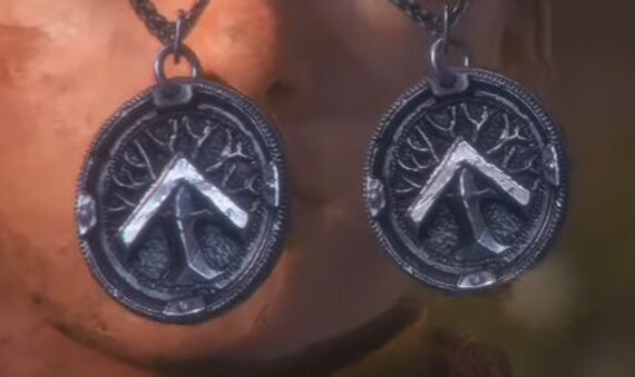 A Plague Tale: Innocence Family Crest Necklace version 3 