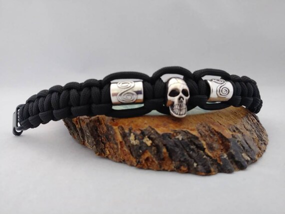 Paracord Skull Bracelet.