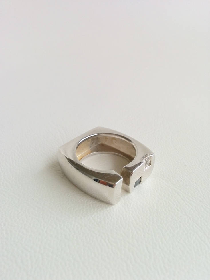 GUESS Vintage Zirconia Silver ring 15号 Sterling Silver Cubic Zirconia CZ and Onyx Designer Guess