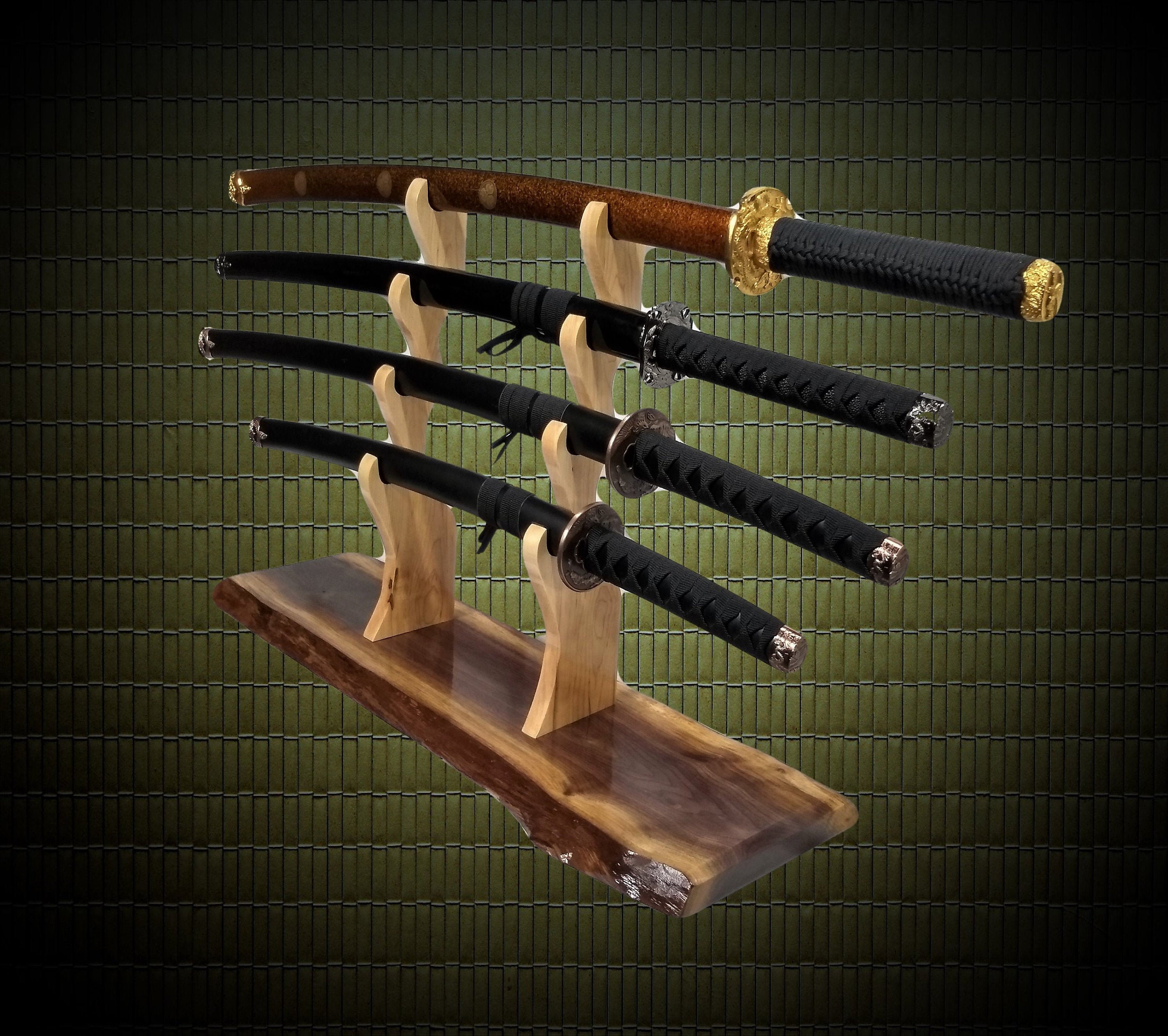 Катана и дайсё. Тег sword. Swords display. Sword displays. Стенд для мечей.