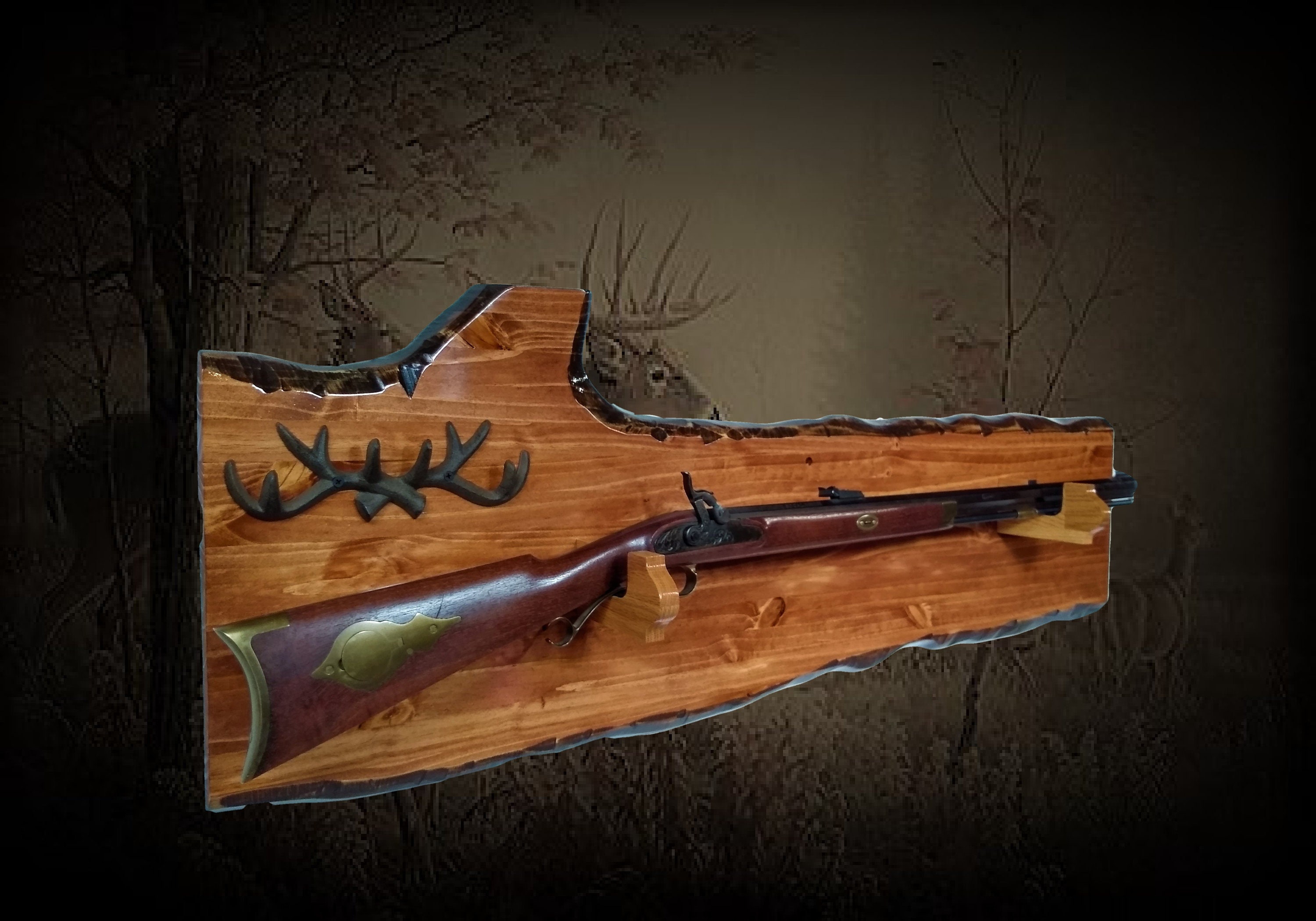 Rustic Figured Gun Rack Oak Hangers Iron Antlers Rifle Shotgun Display