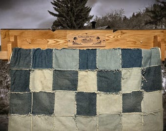 Rustic Cabin Oak Wall-Mounted Quilt Rack: "No Place Like Home" The Ideal Farmhouse Home Decor Gift