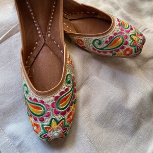 Colourful flat shoes online