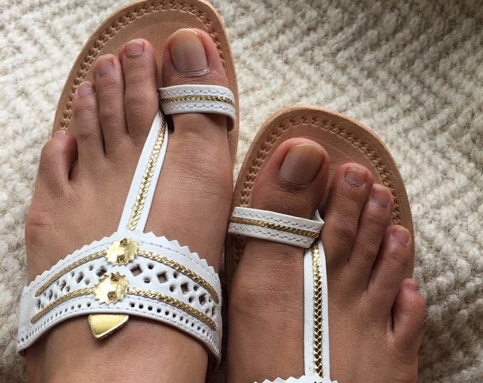 kolhapuri white chappal
