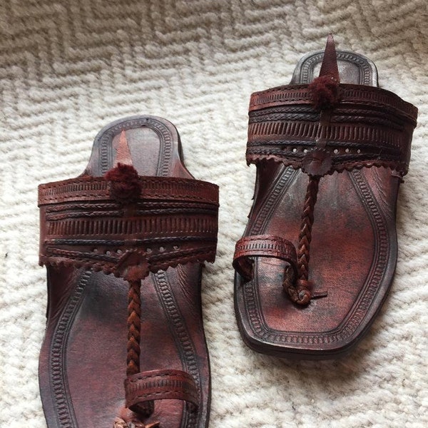 Womens Handmade Hippie Jesus Buffalo Sandals 100% Leather,Indian traditional kolhapuri chappal,slip ons,T strap slide sandal,toe ring,shoes