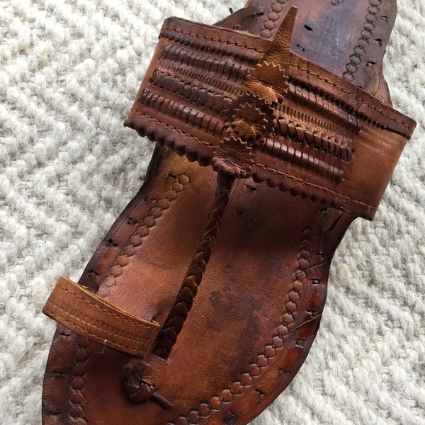 kolhapuri,indian authentic,t strap,genuine leather,unisex,handmade,traditional,hippie jesus sandals,made in india,womenswear,menswear shoes